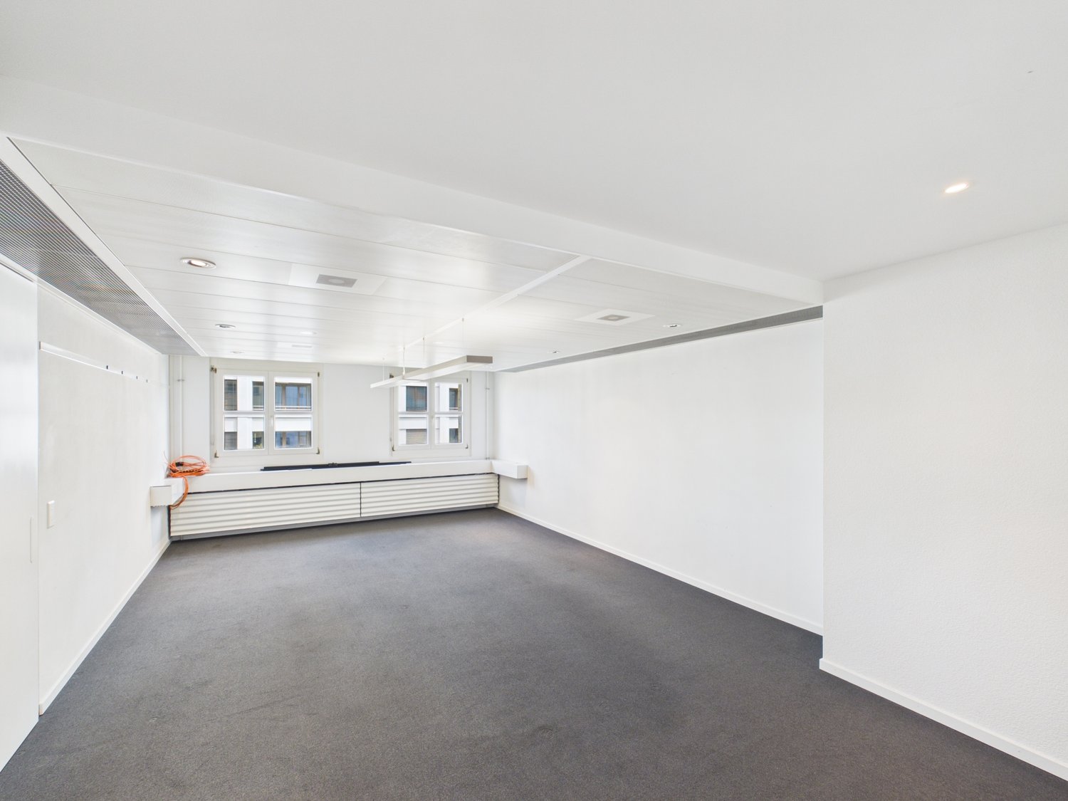 534m² office