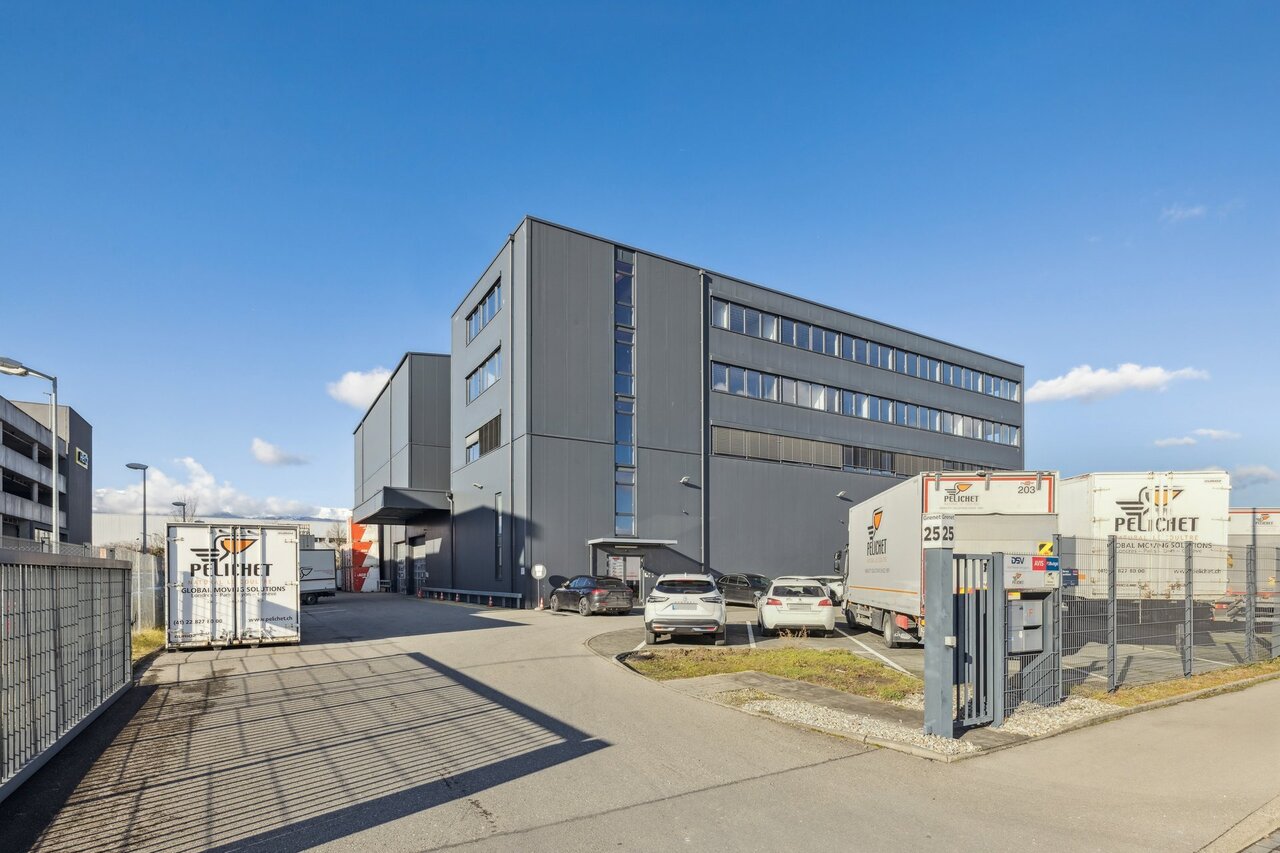 460 m² ufficio, foto 1 di 3