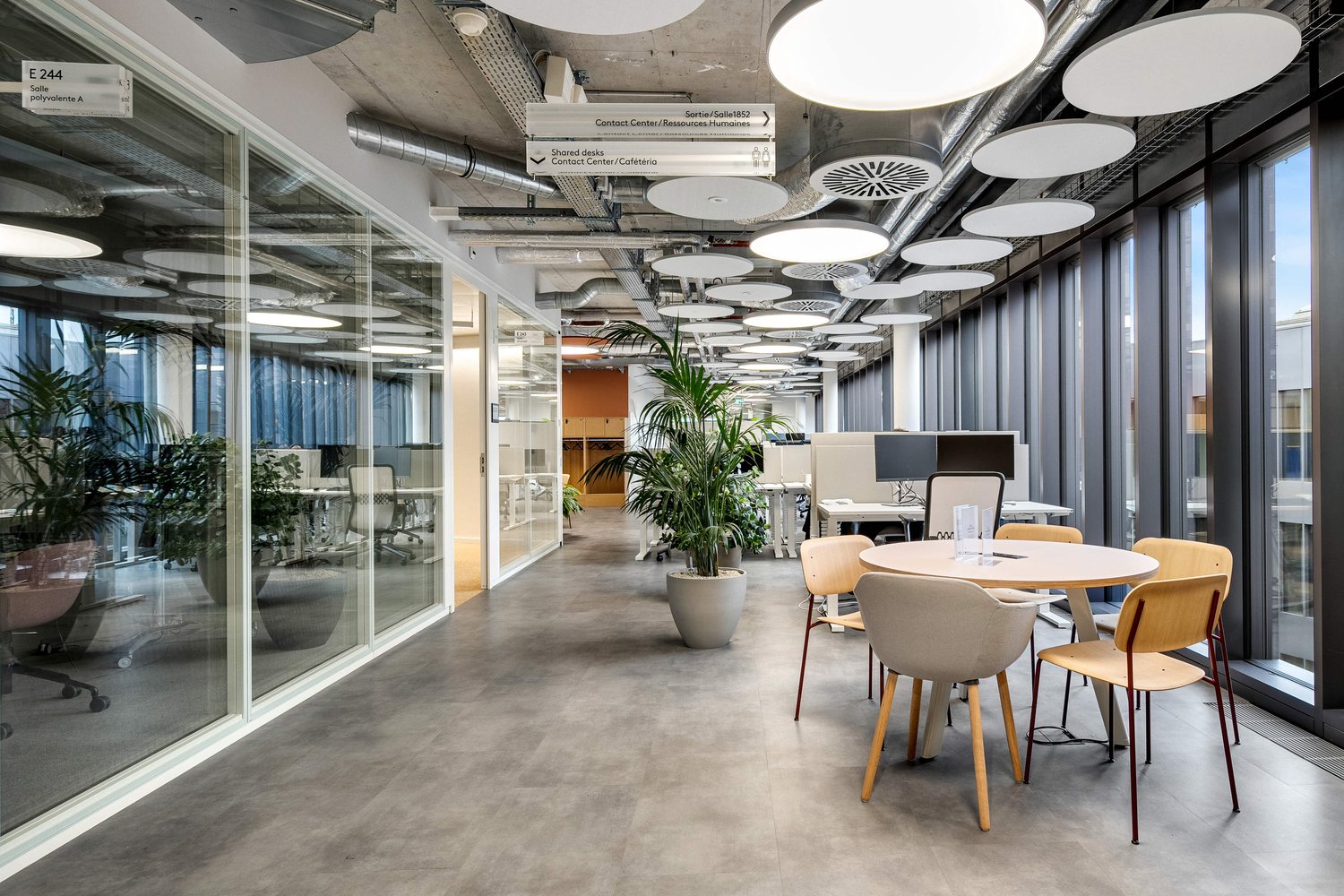 2045m² office