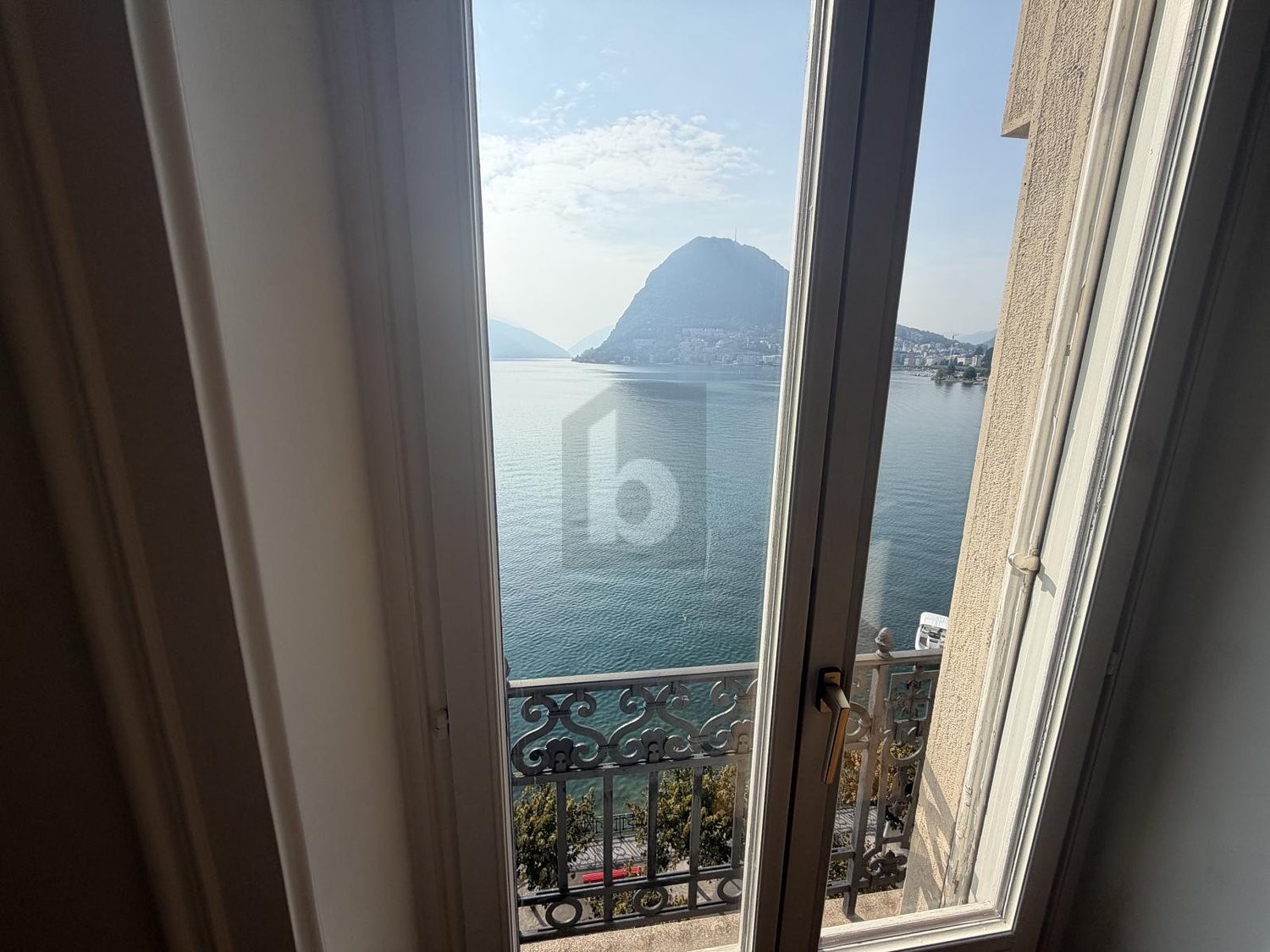 Immeuble résidentiel / commercial, photo 1 sur 4