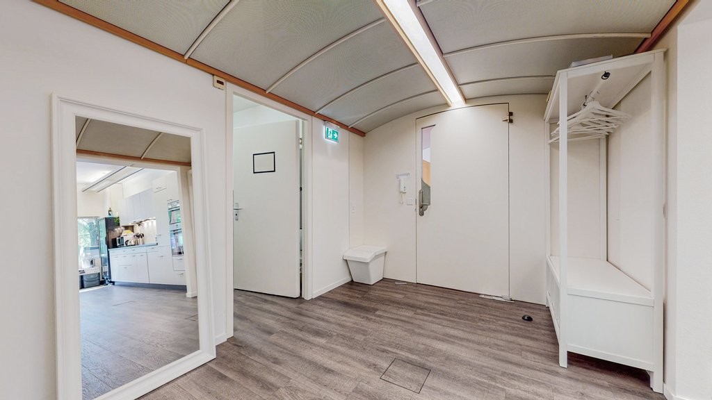 178m² office