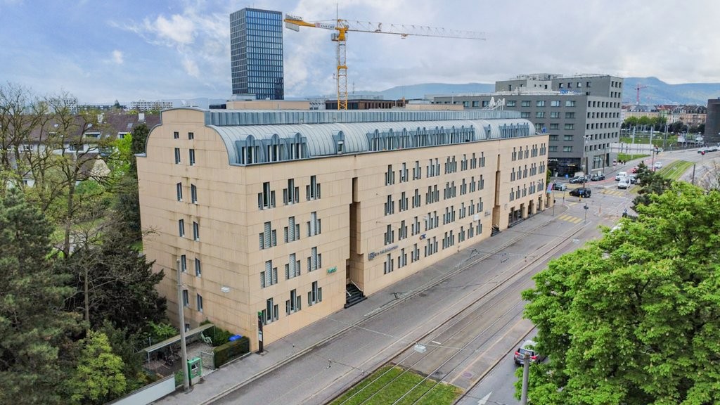 178m² office