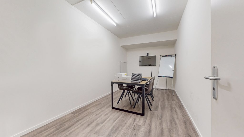 178m² office