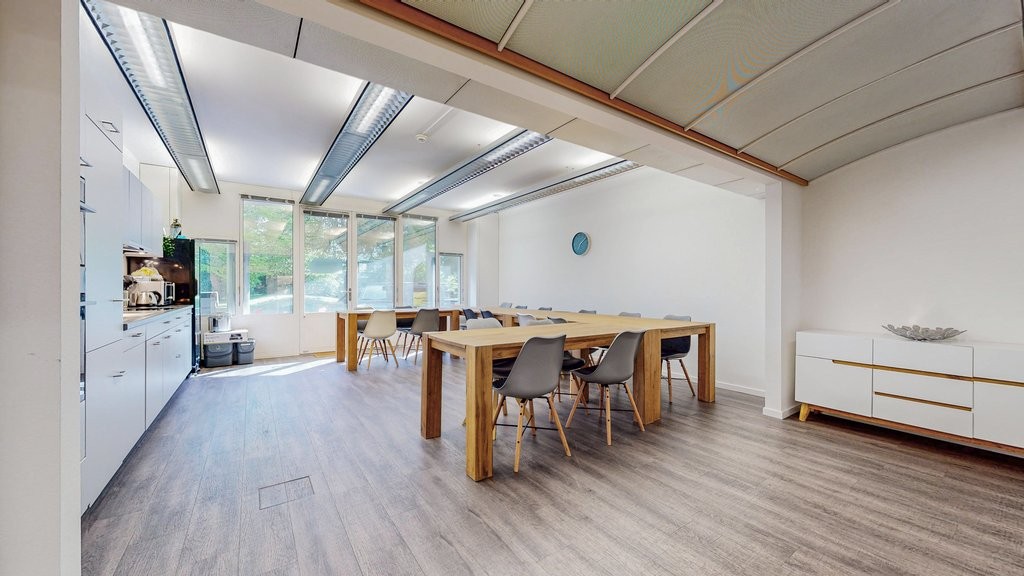 178m² office