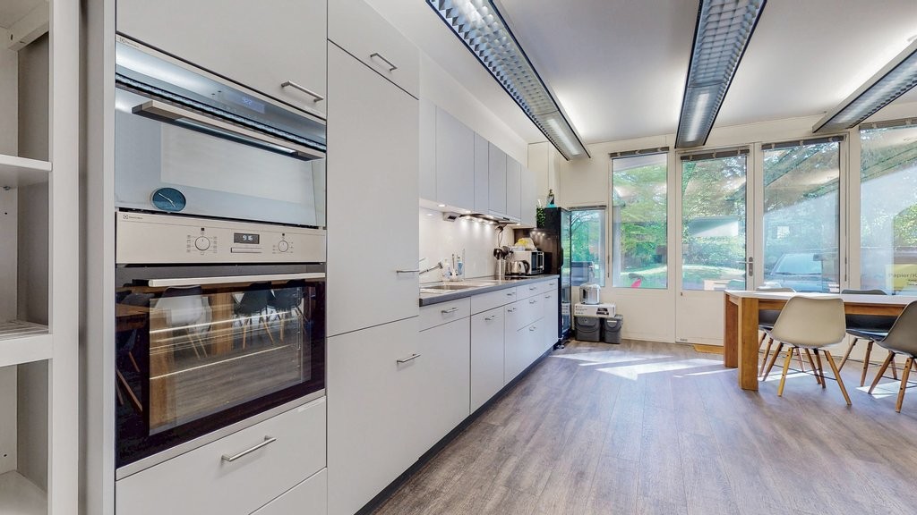 178m² office