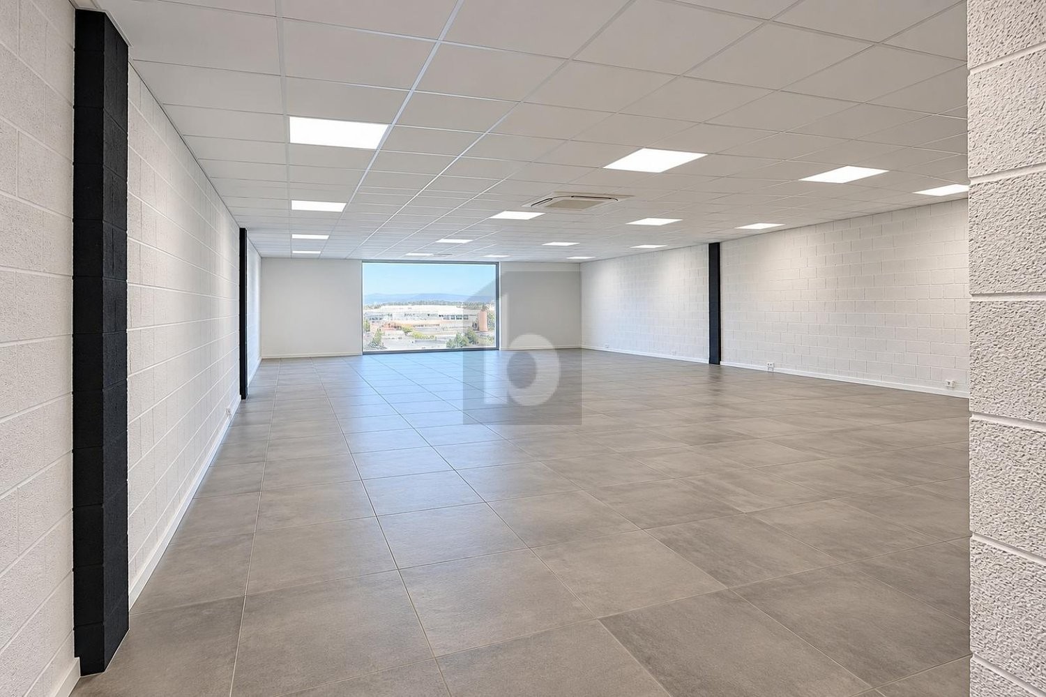 160m² ufficio, foto 3 di 3