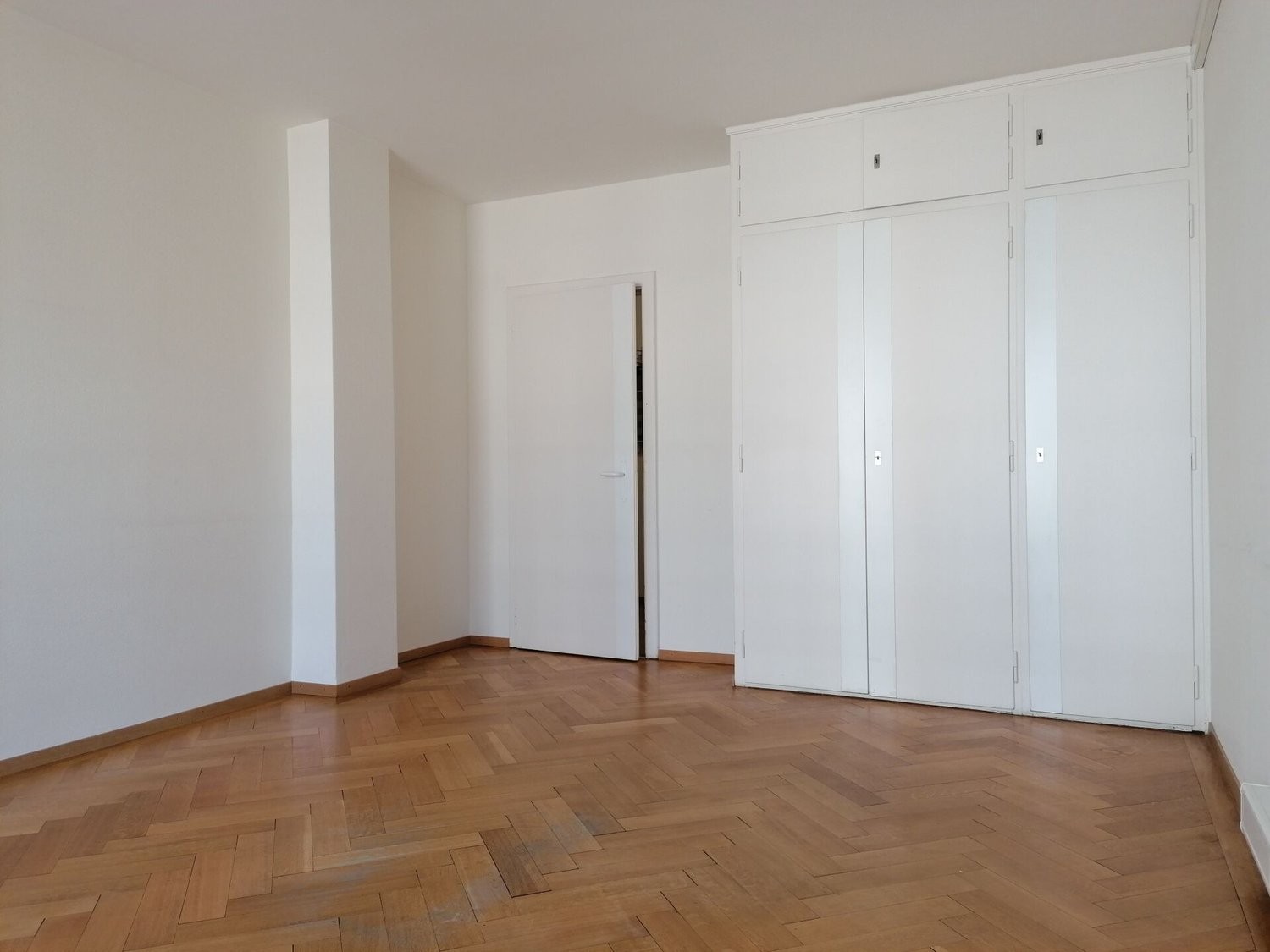 238m² Büro, Foto 3 von 9