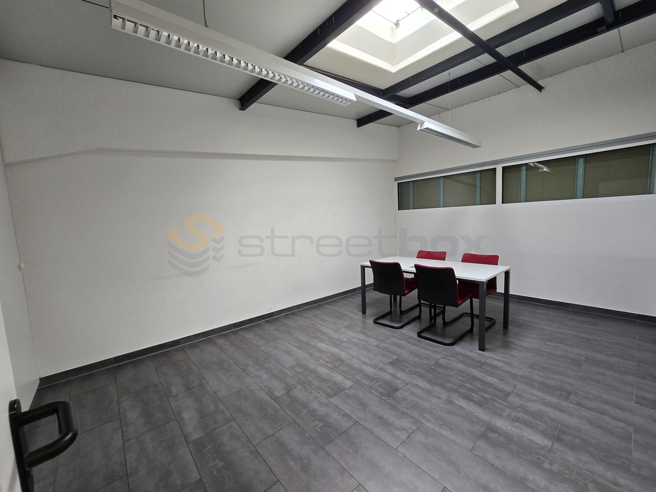 180m² Büro