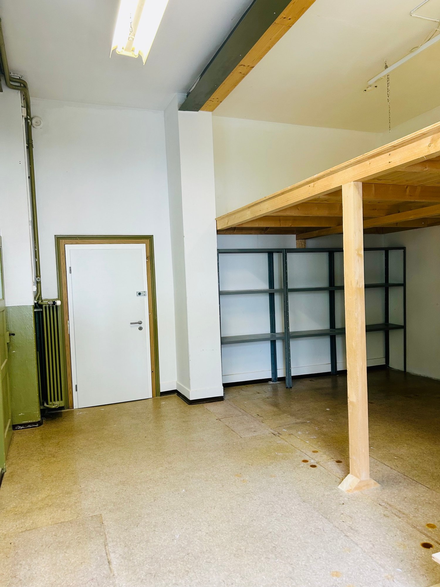 37m² industrial object, photo 1 of 4