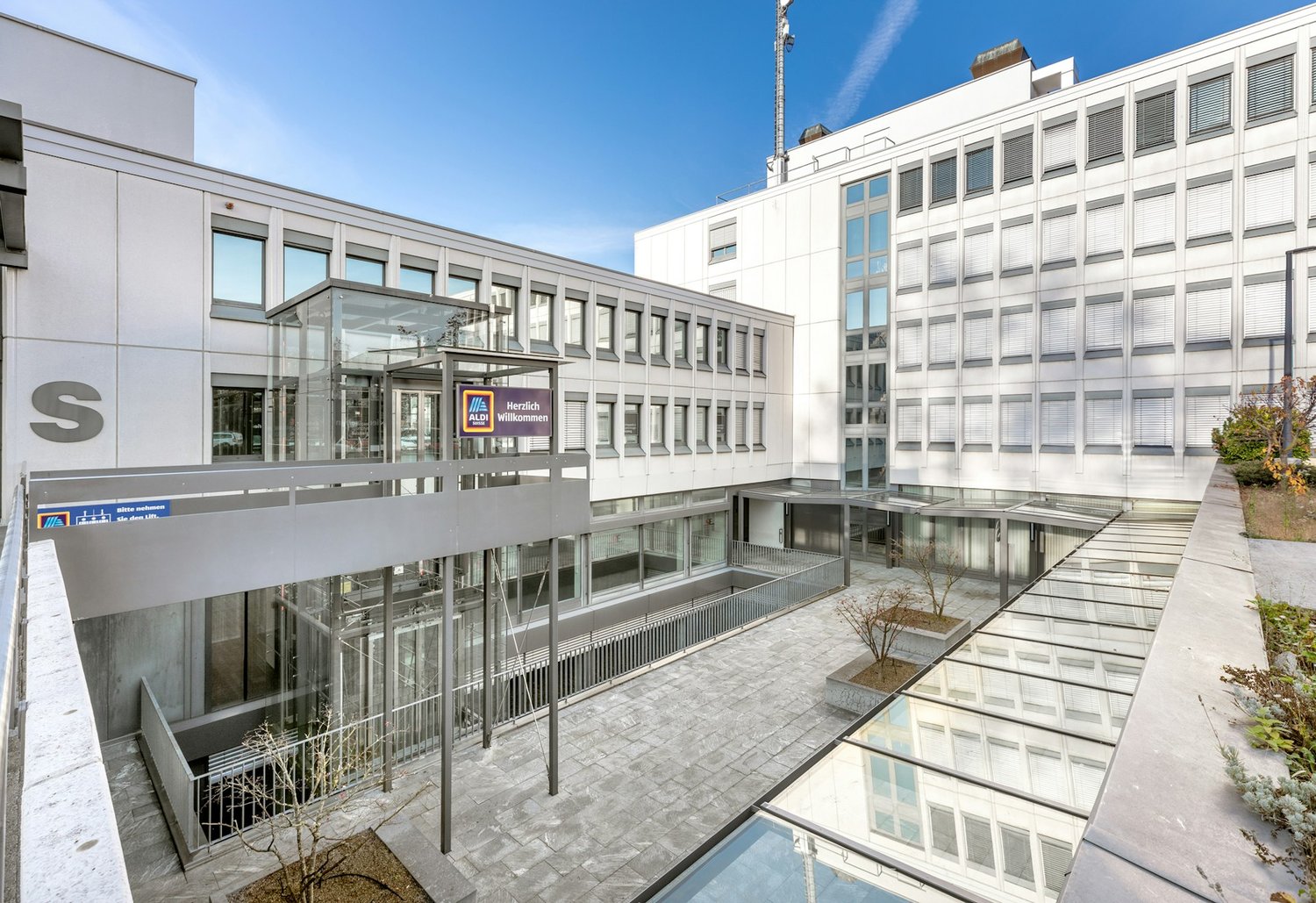 316m² office