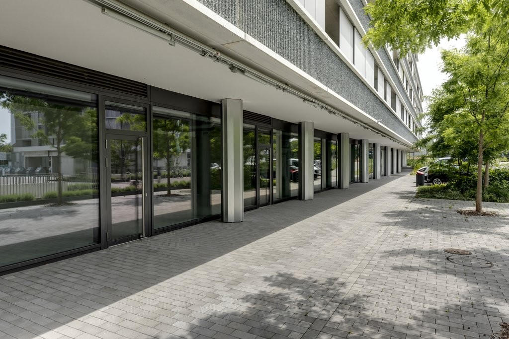 100m² Laden