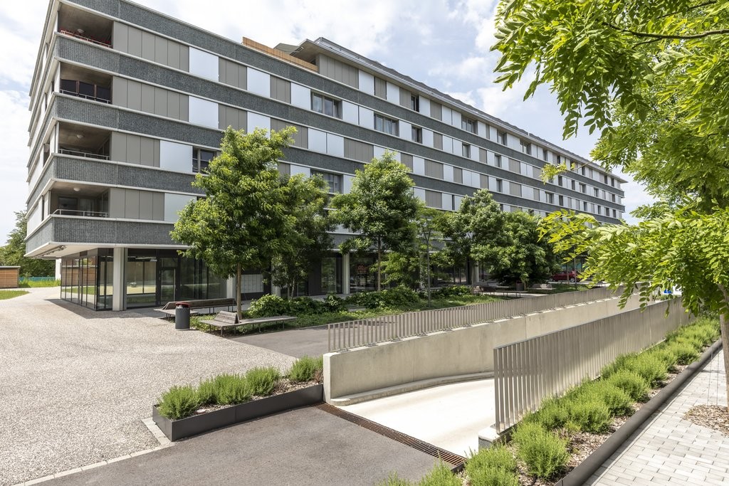 100m² Laden