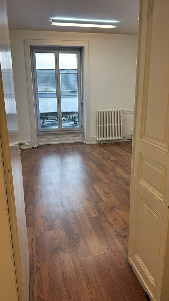 131m² office