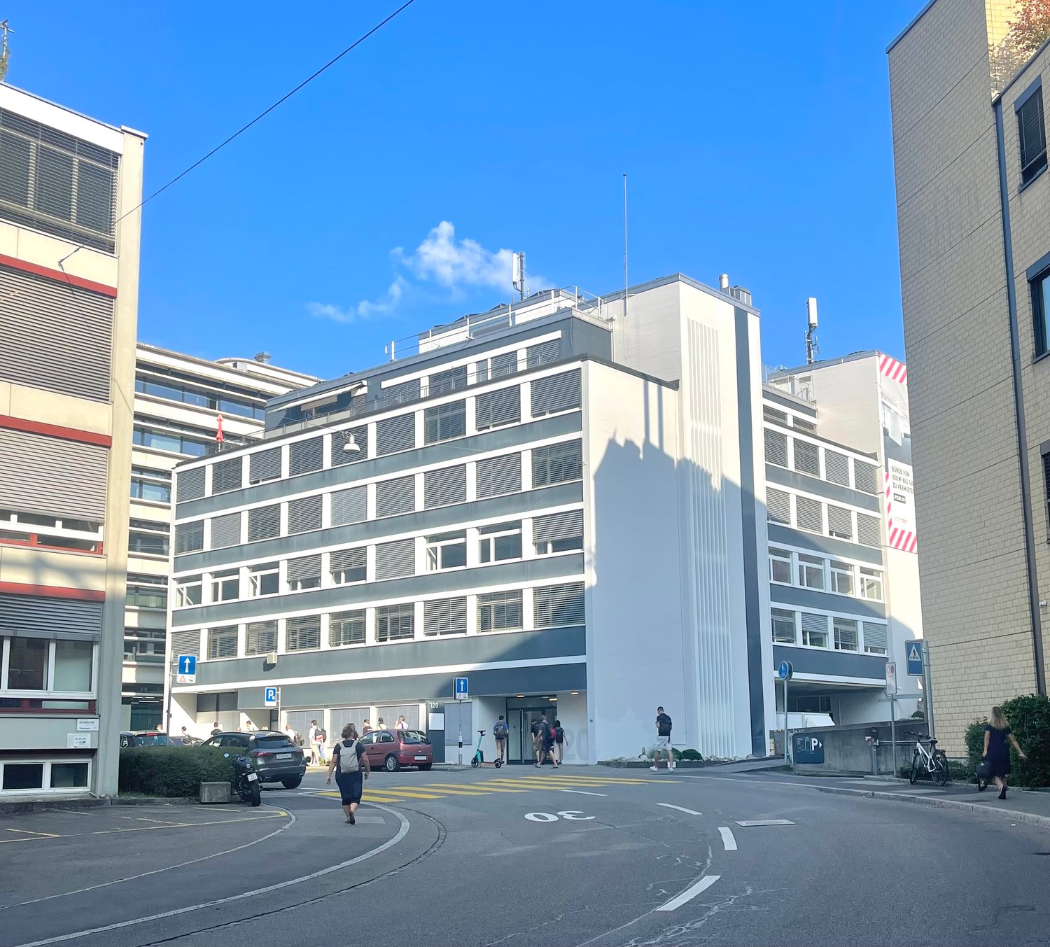 832m² de bureaux, photo 1 sur 4