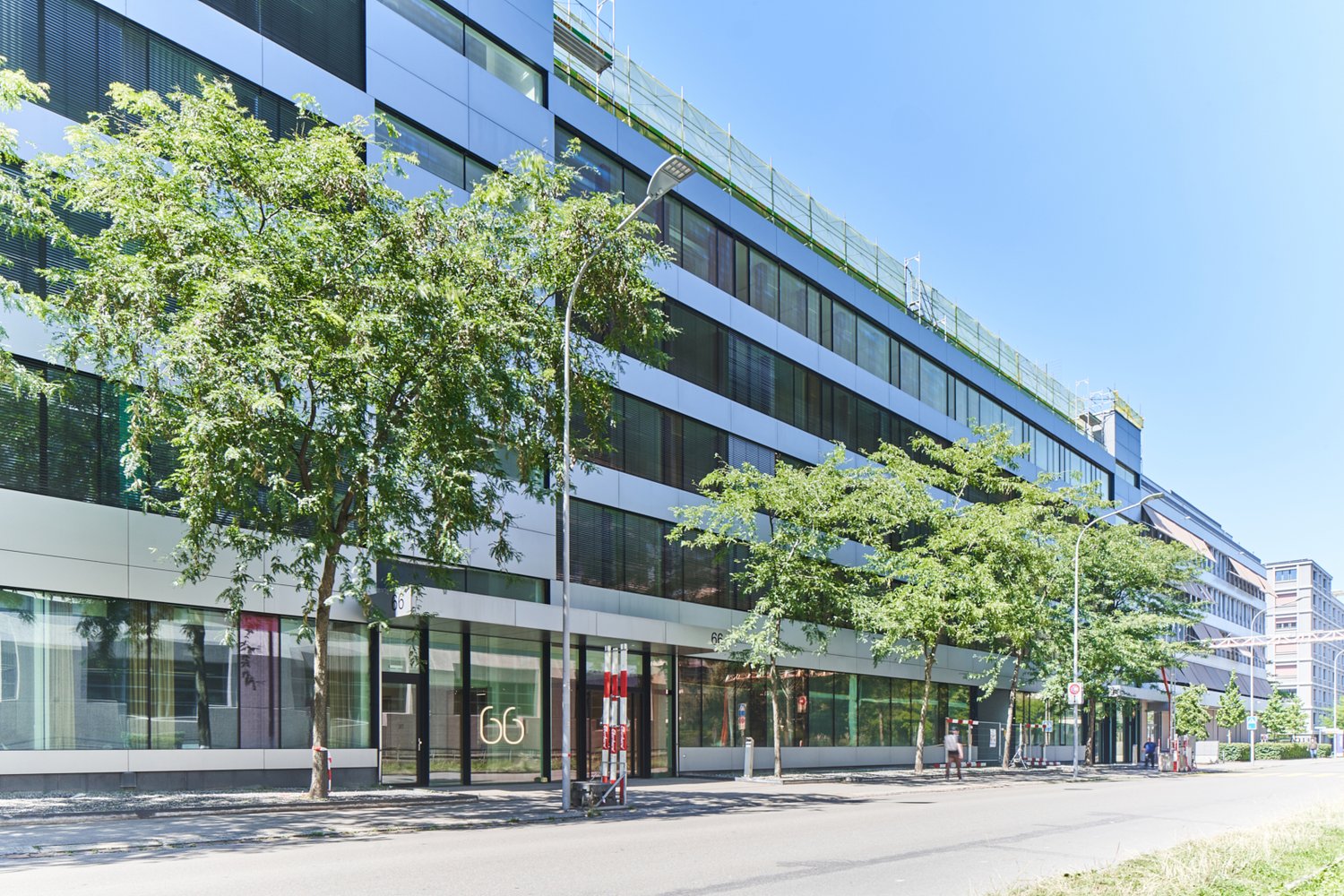 940m² office