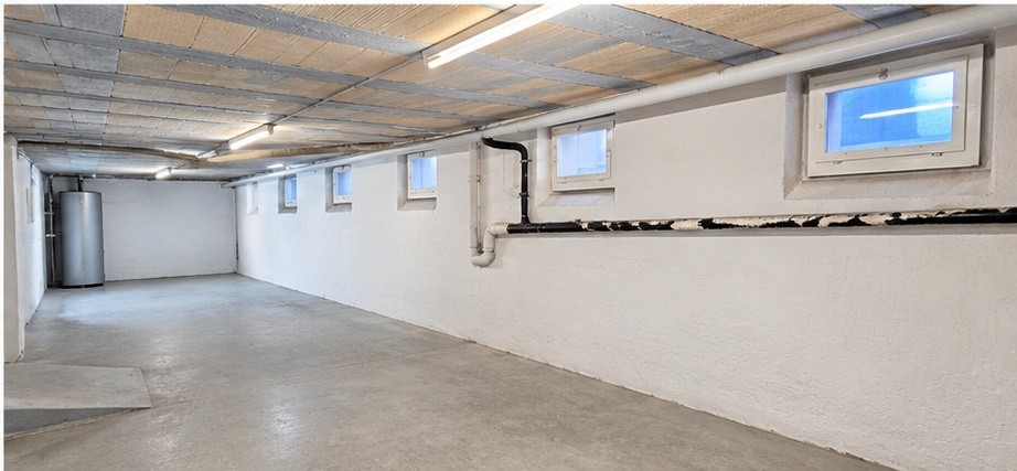 100m² commercial