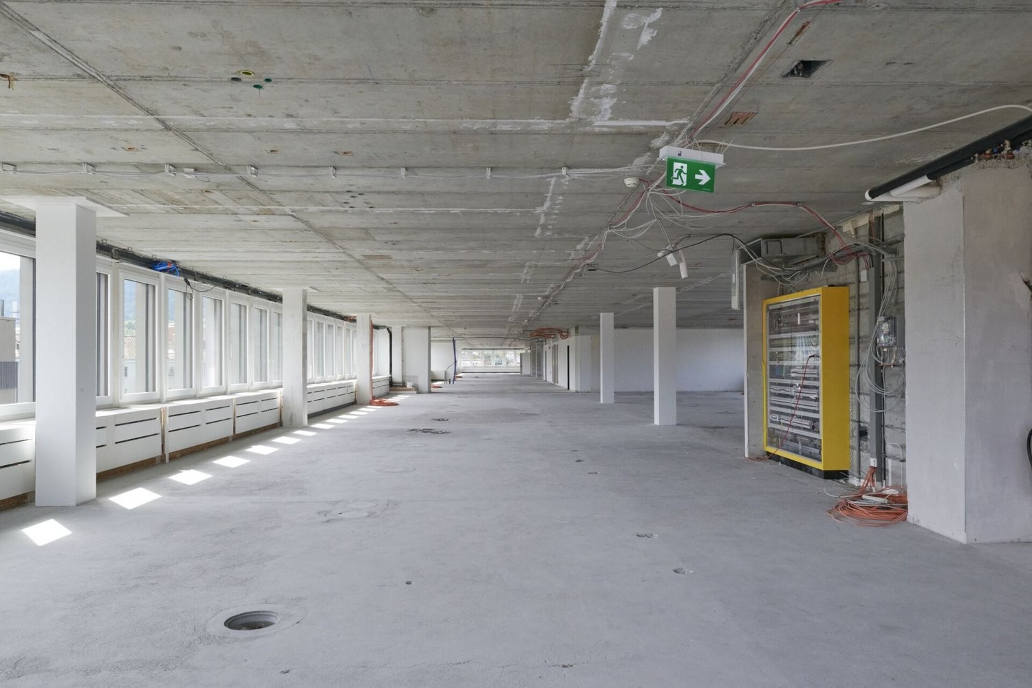 1839m² office