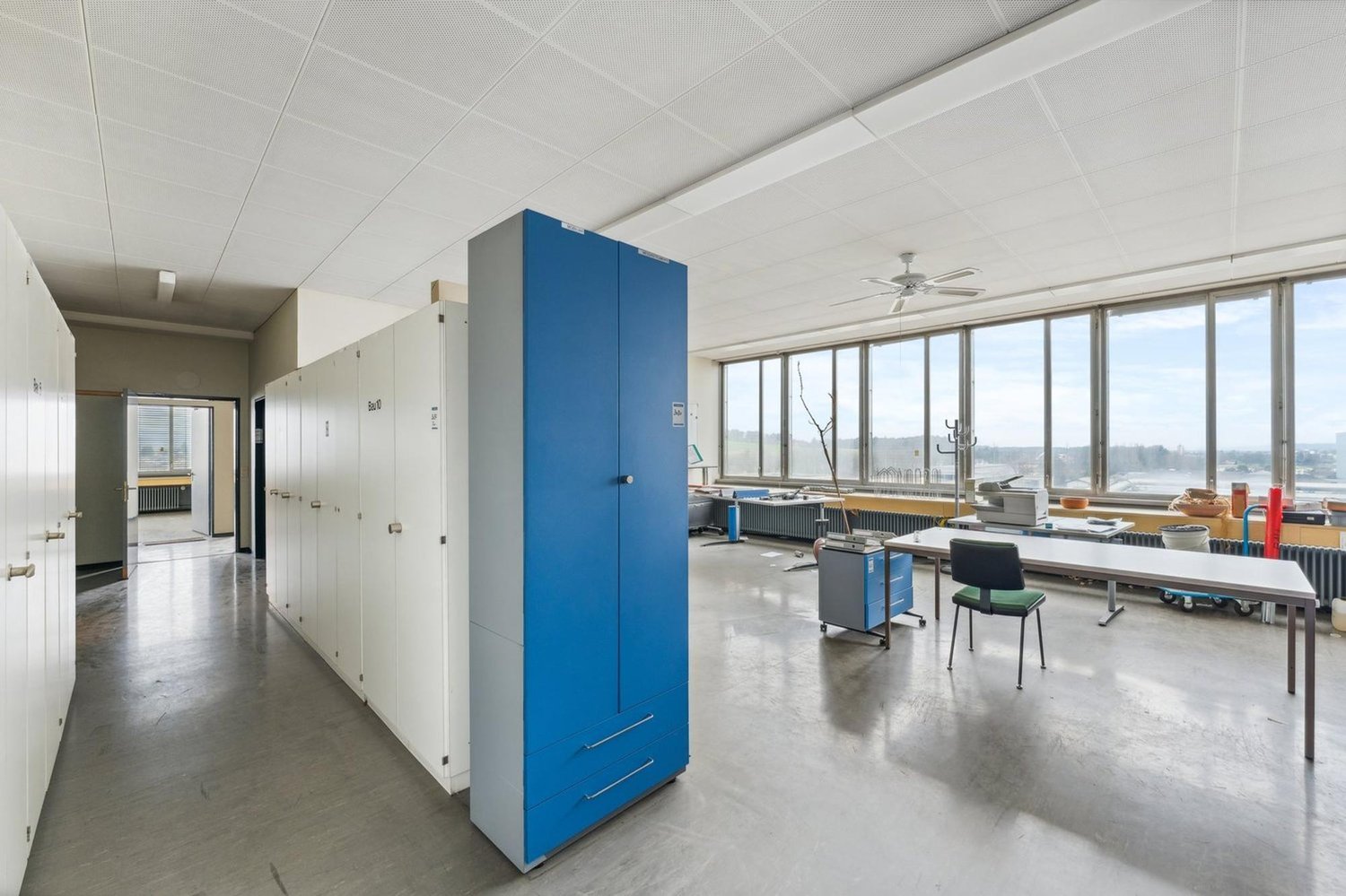 1430m² office