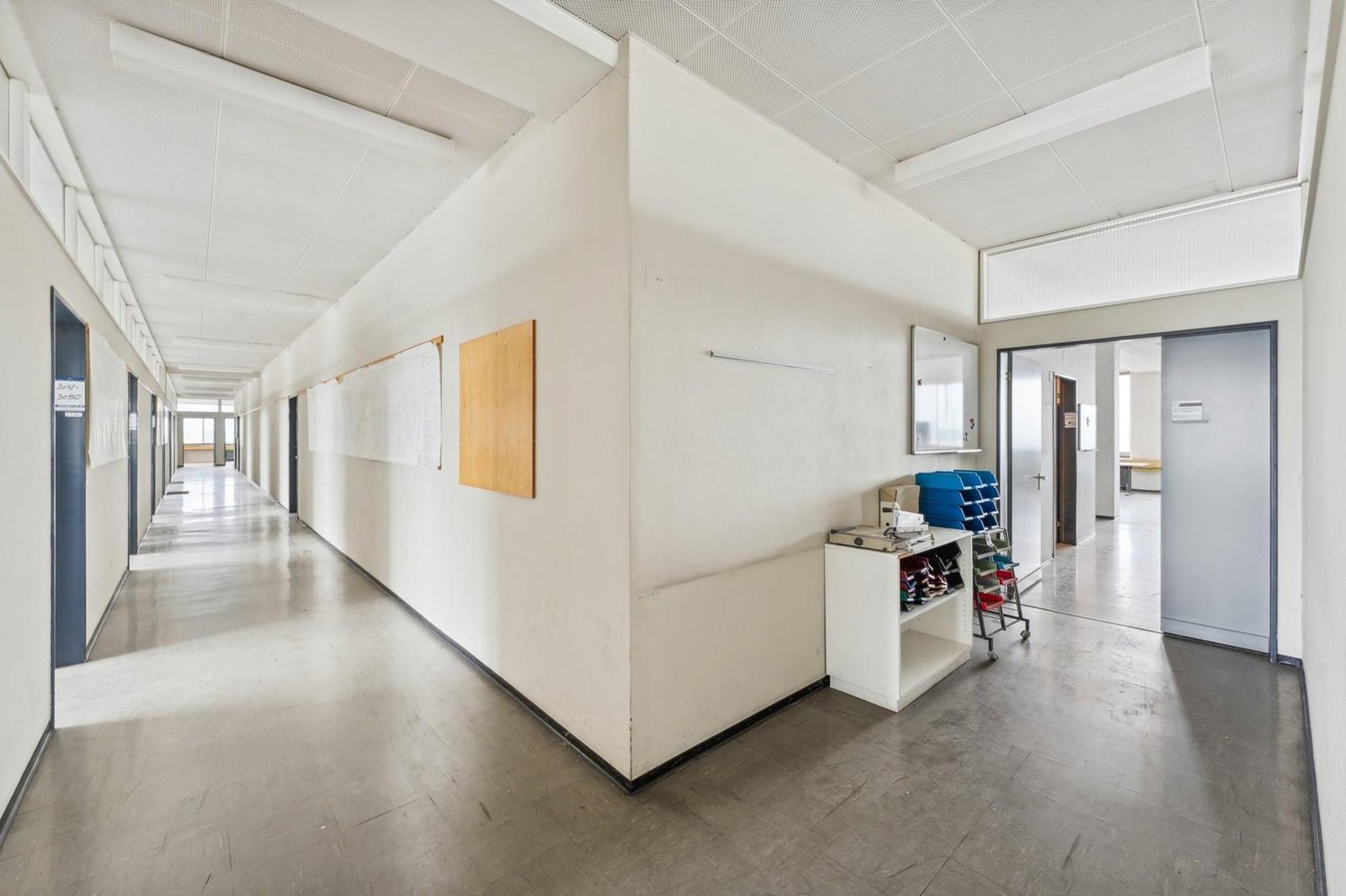 1430m² office