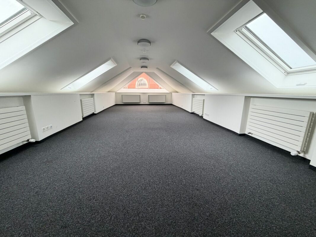 1306m² Büro