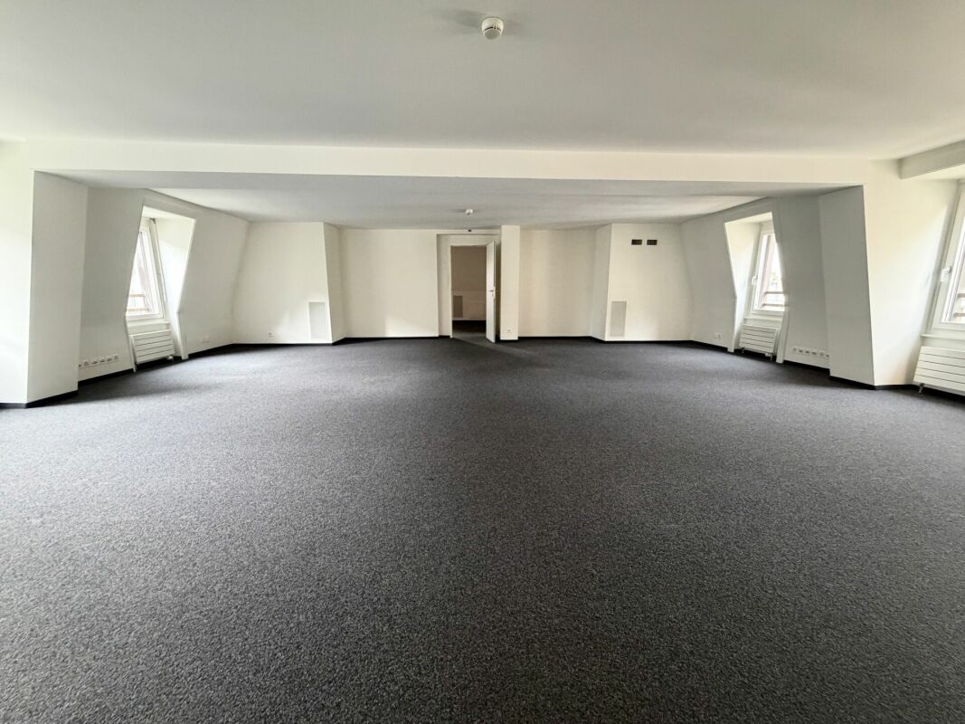 1306m² Büro