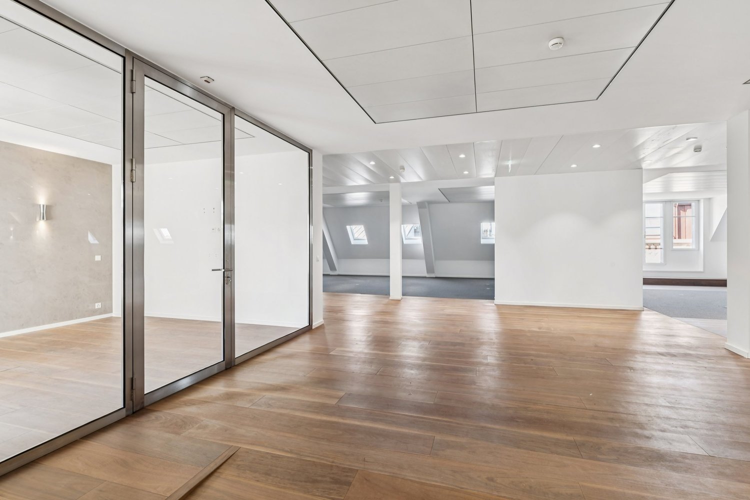 337m² Büro, Foto 3 von 9