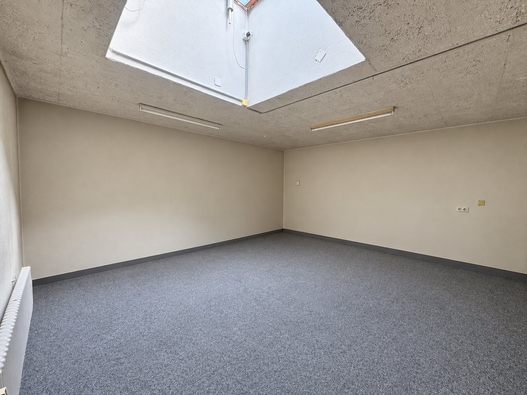 190m² commerciale, foto 3 di 6