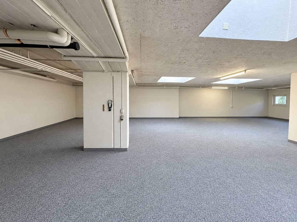 190m² commerciale, foto 5 di 6