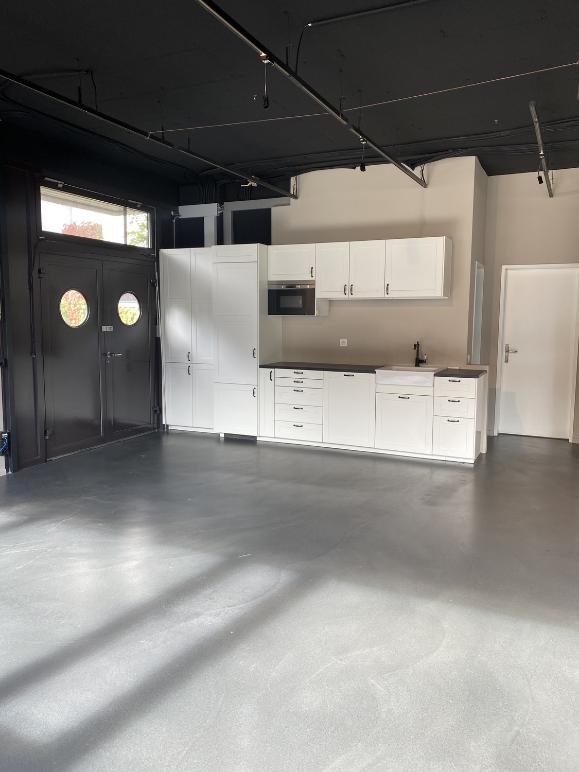 144m² commercial