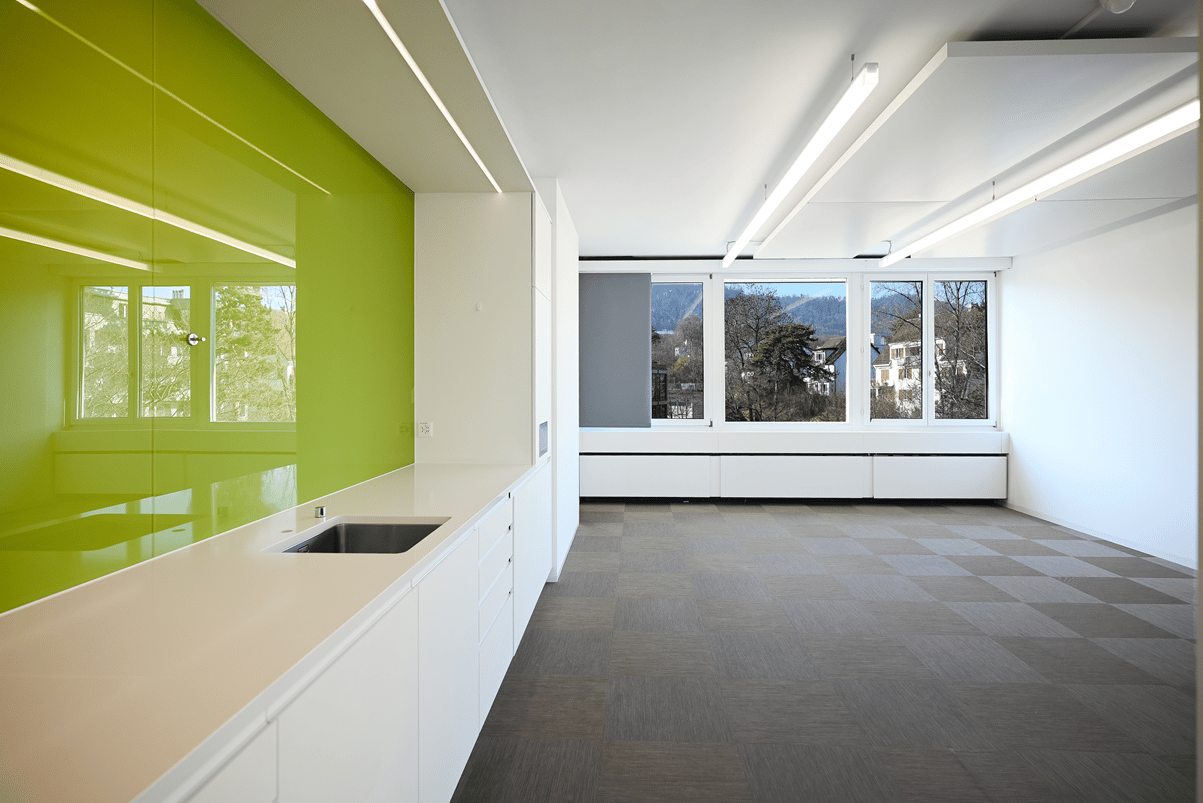 379m² office