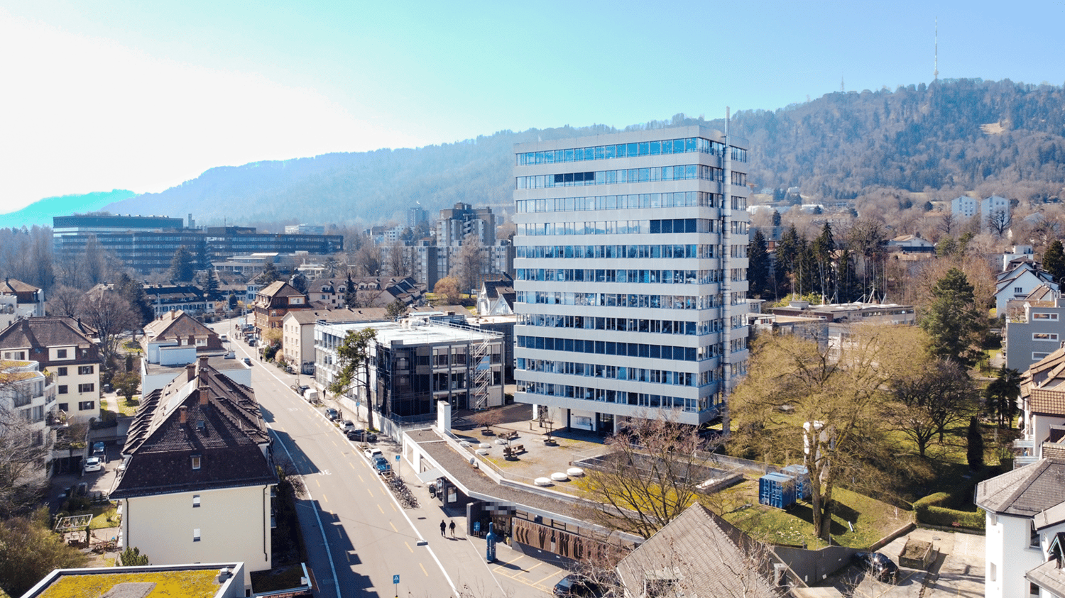 379m² office
