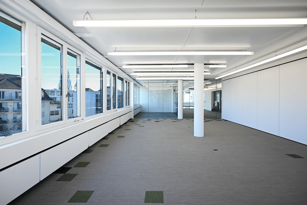 379m² office