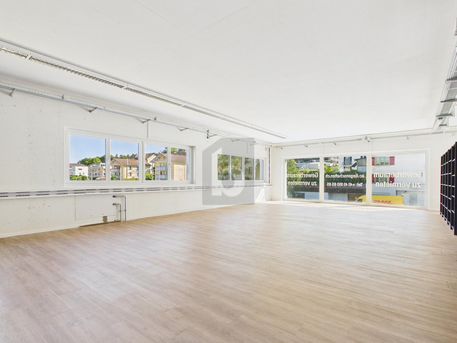 400m² office