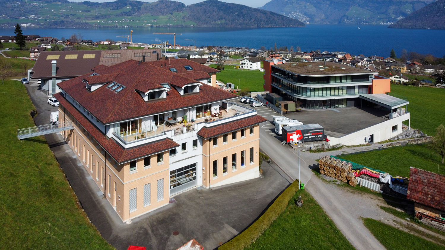 697m² office