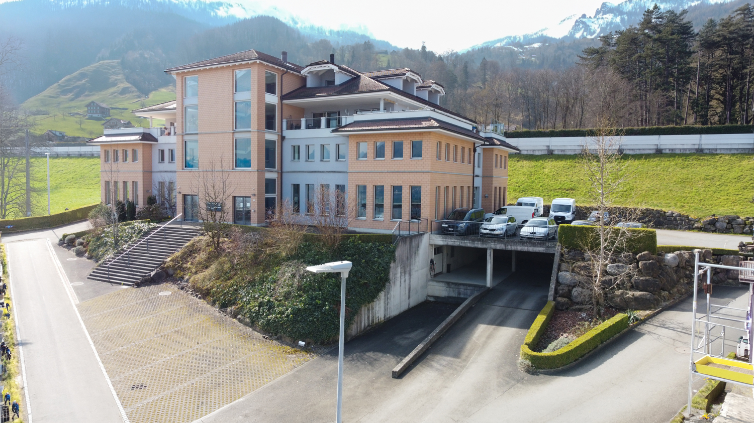 697m² office