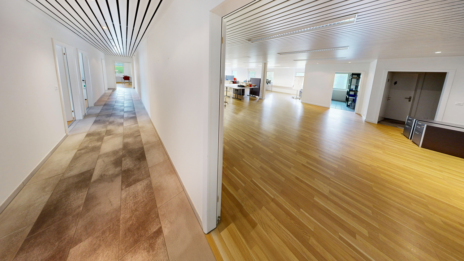 697m² office