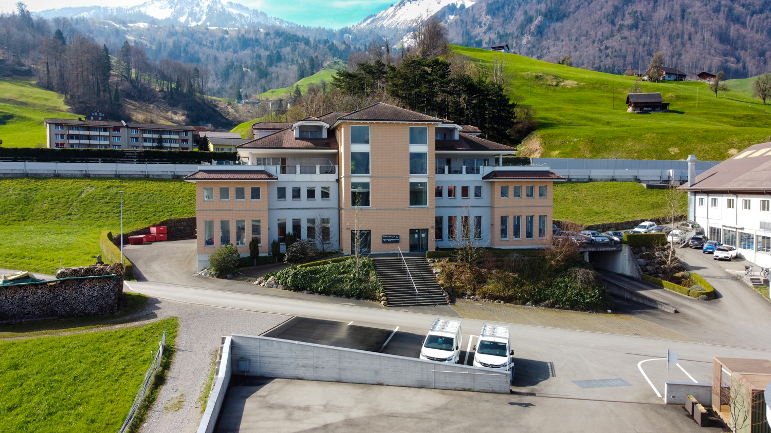697m² office