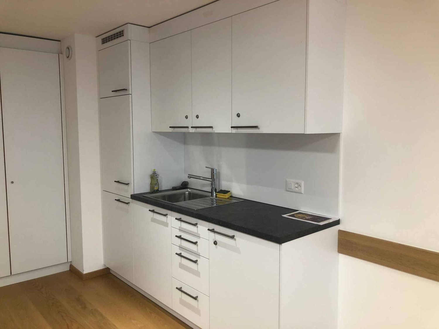 80m² Büro, Foto 1 von 6