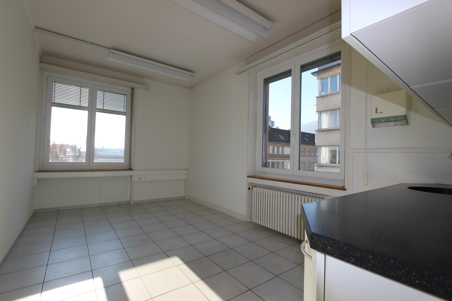 232m² office