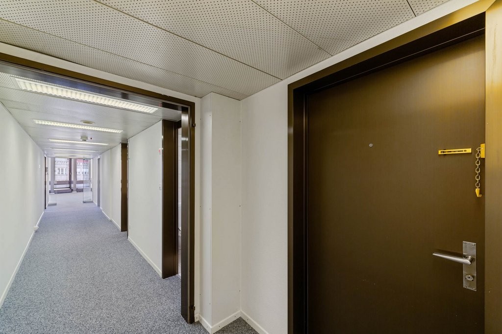 95m² office