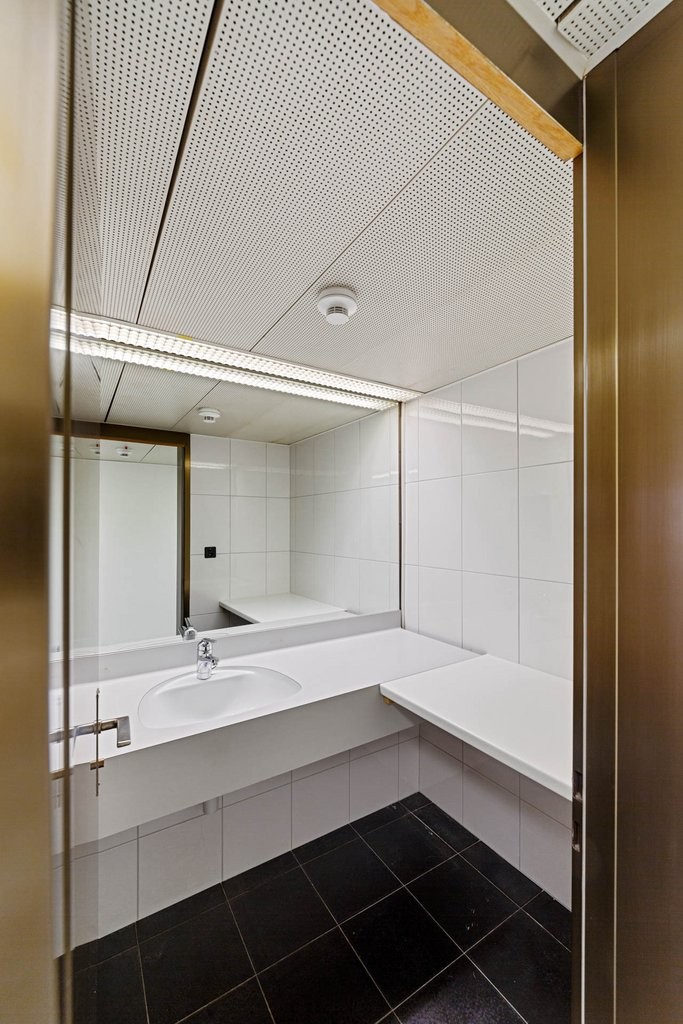 95m² office