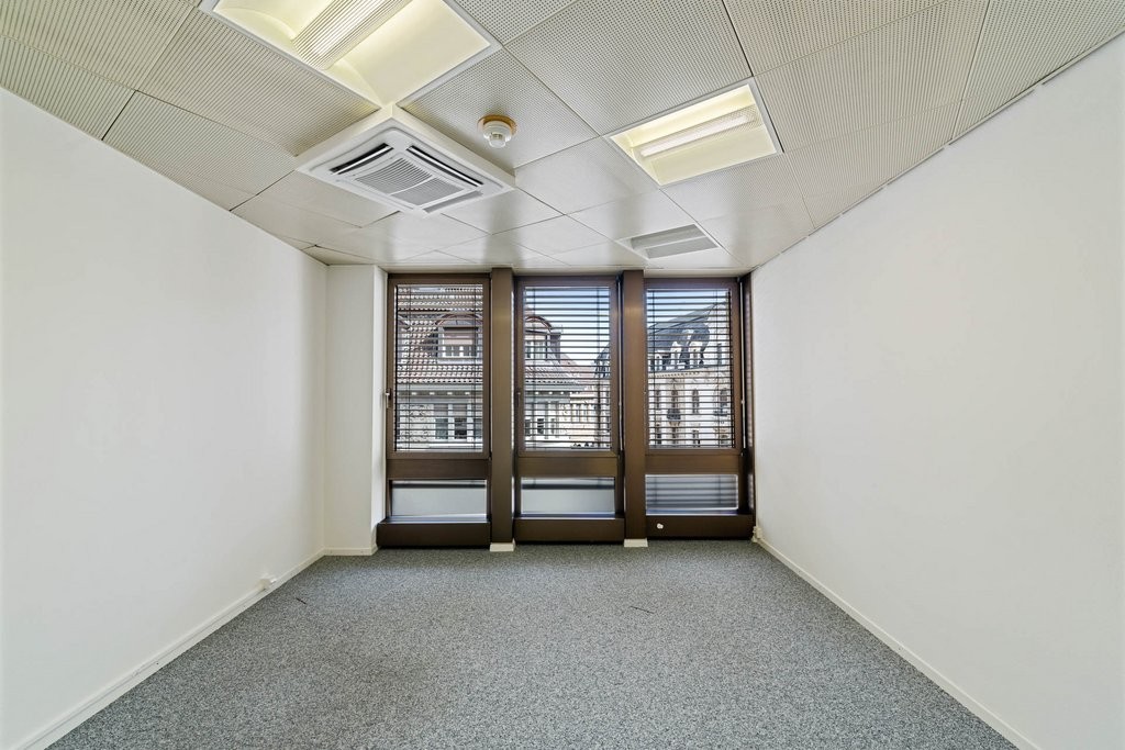95m² office