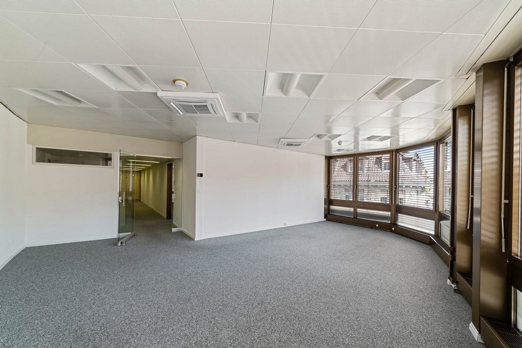 95m² office