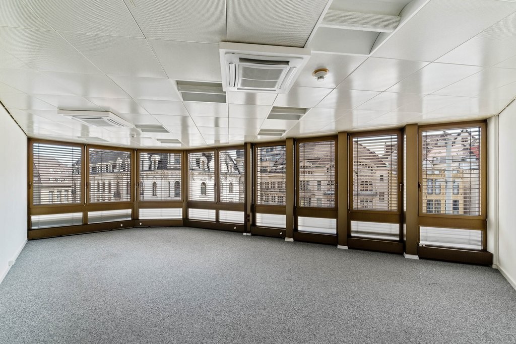 95m² office
