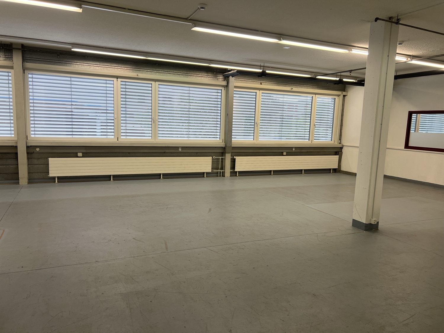 Commercial, Foto 2 von 7