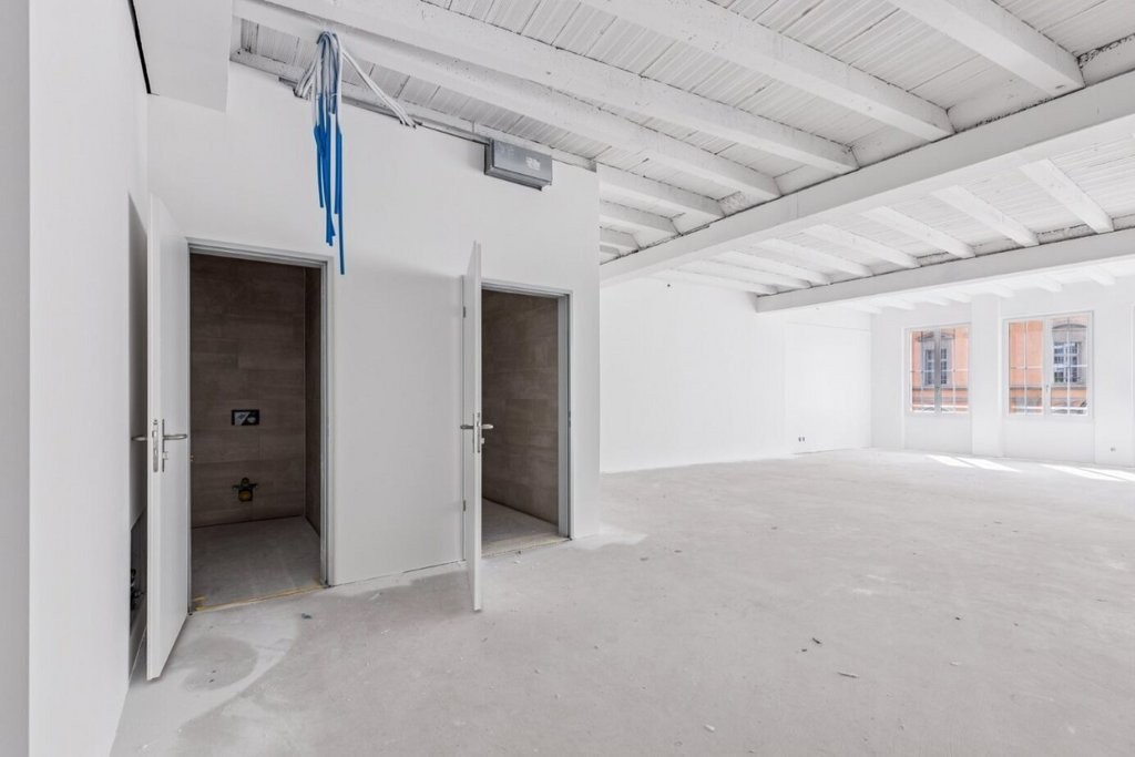 241m² office