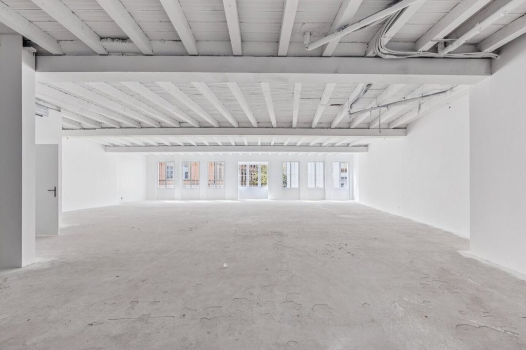 241m² office