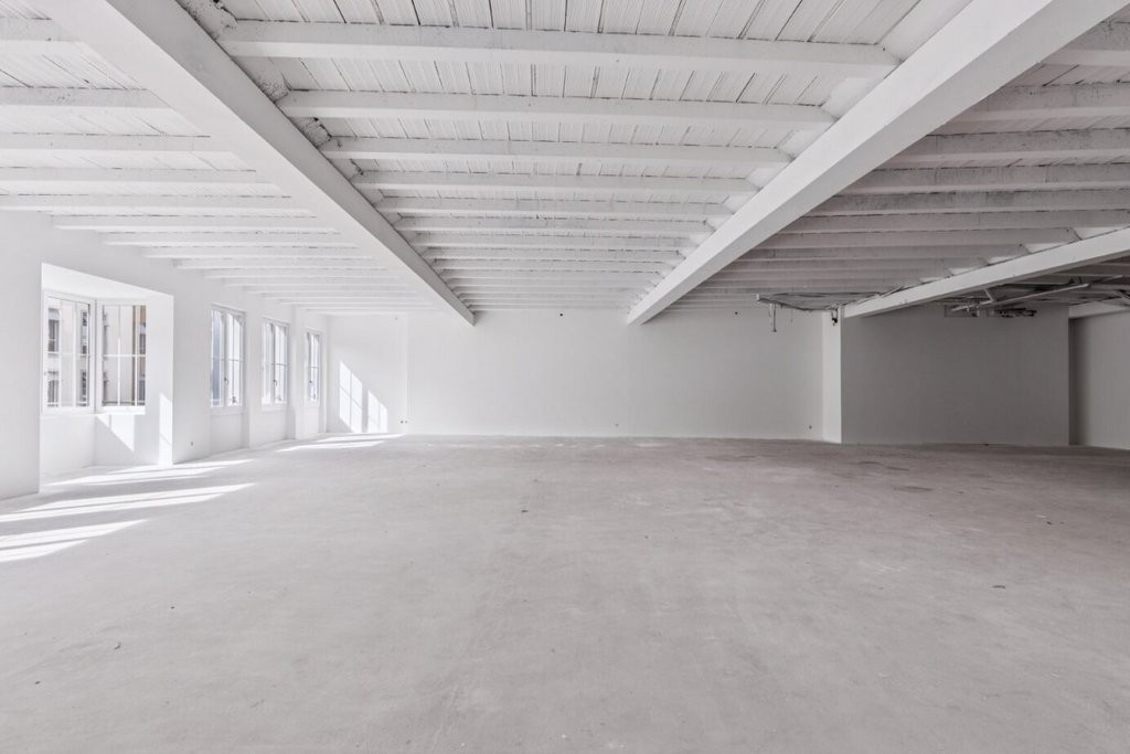 241m² office
