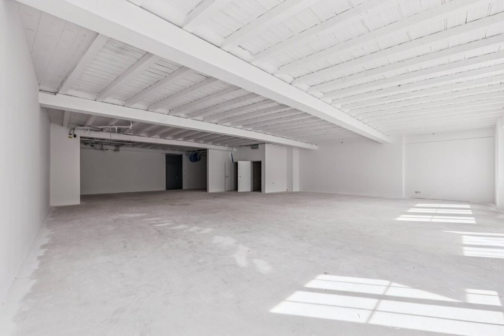 241m² office