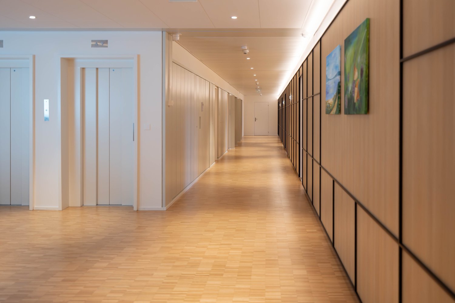 474m² office